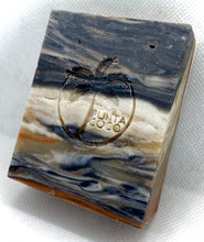 Cargar imagen en el visor de la galería, LEATHER & ALLSPICE coconut soap