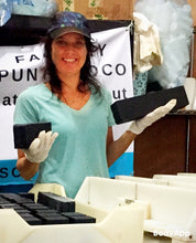 Cargar imagen en el visor de la galería, COCONUT CHARCOAL PURIFYING Face & Body Soap