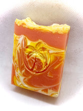 Cargar imagen en el visor de la galería, FRANGIPANI COCONUT SOAP